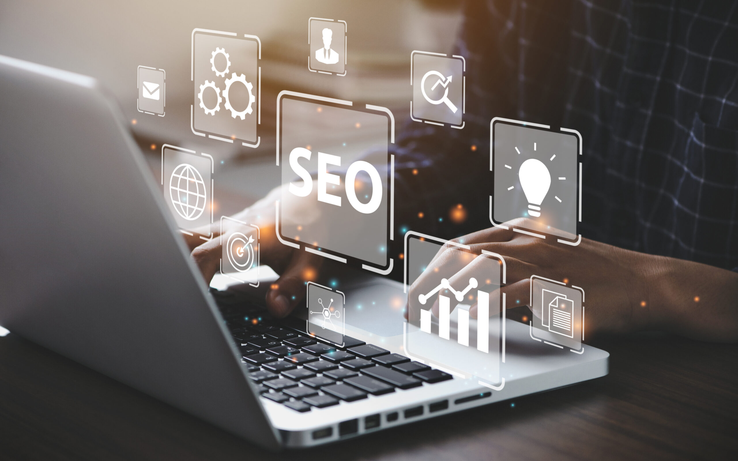 Ordinateur avec une icone SEO et IA